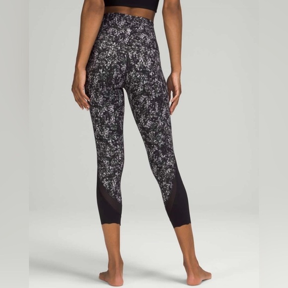 Lululemon Wunder Under Scalloped Hem High-Rise Crop 23" Full-On Luxtreme - Picture 1 of 10